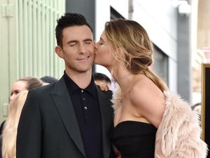 Behati Prinsloo Unggah Foto Pasca-Isu Selingkuh Adam Levine, Posenya Disorot Behati Prinsloo Unggah Foto Pasca-Isu Selingkuh Adam Levine, Posenya Disorot