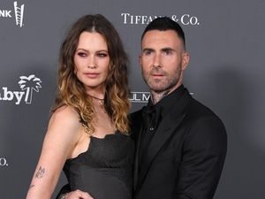 Behati Prinsloo Akui Kesal dengan Perselingkuhan Adam Levine Behati Prinsloo Akui Kesal dengan Perselingkuhan Adam Levine