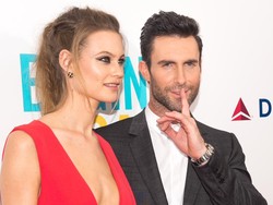 Reaksi Behati Prinsloo Dengar Isu Adam Levine Selingkuh