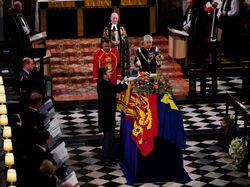 Ratu Elizabeth II Dimakamkan Bersama Suami dan Orang Tuanya