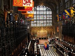 Detik-detik Peti Ratu Elizabeth II Diturunkan ke Royal Vault