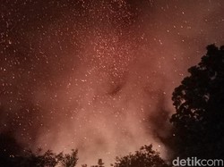 Pabrik Kayu Probolinggo Terbakar, Warga Khawatir Bunga Api Sambar Rumah