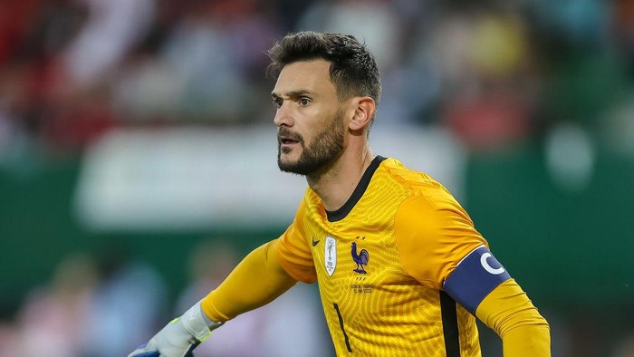 VIENNA, AUSTRIA - JUNE 10: goalkeeper Hugo Lloris of France gestures during the UEFA Nations League League A Group 1 match between Austria and France at Ernst Happel Stadion on June 10, 2022 in Vienna, Austria. (Photo by Roland Krivec/DeFodi Images via Getty Images)