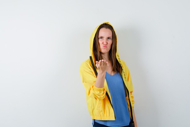 Ilustrasi Virgo saat menyalahkan orang lain/Foto: freepik.com/8photo Dengan mudah dia akan melemparkan kesalahan pada orang lain, karena dia merasa hebat dan tahu segalanya/Foto: freepik.com/8photo