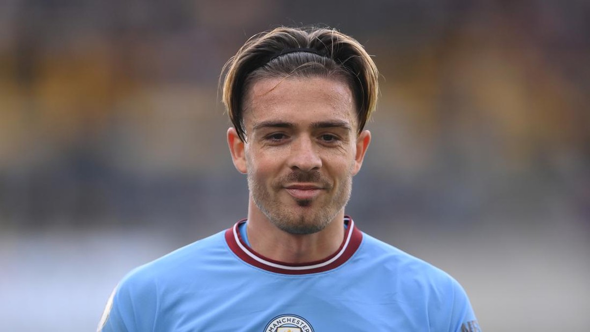 Jack Grealish amini omongan Kevin De Bruyne (Foto: Getty Images/Laurence Griffiths)