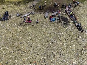 Jorok! Sampah Plastik Kepung Danau Suchitlan di El Salvador Jorok! Sampah Plastik Kepung Danau Suchitlan di El Salvador