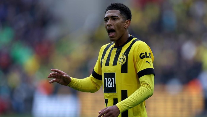 DORTMUND, GERMANY - SEPTEMBER 17: Jude Bellingham of Dortmund reacts during the Bundesliga match between Borussia Dortmund and FC Schalke 04 at Signal Iduna Park on September 17, 2022 in Dortmund, Germany. (Photo by Lars Baron/Getty Images)