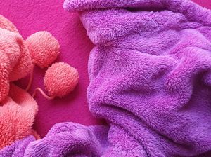 Kenali Bahan Kain Fleece, Kelebihan, Kekurangan, dan Contoh Produk