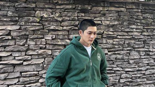 Potret Kang Tae Oh Berambut Plontos, Pamitan Wamil