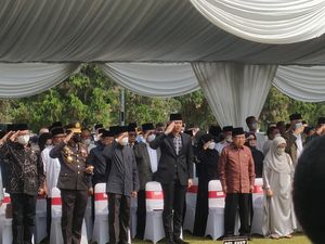 Kapolri hingga JK Beri Penghormatan Terakhir di Pemakaman Azyumardi Azra Kapolri hingga JK Beri Penghormatan Terakhir di Pemakaman Azyumardi Azra