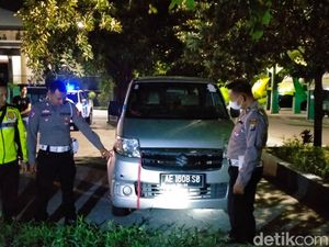 Mobil Milik IAIN Ponorogo Kabur Usai Tabrak Pemotor Hingga Tewas di Ngawi Mobil Milik IAIN Ponorogo Kabur Usai Tabrak Pemotor Hingga Tewas di Ngawi