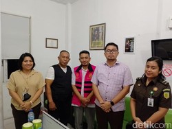 Bendahara Desa di Asahan Ini Senyam-senyum Saat Ditangkap Gegara Korupsi