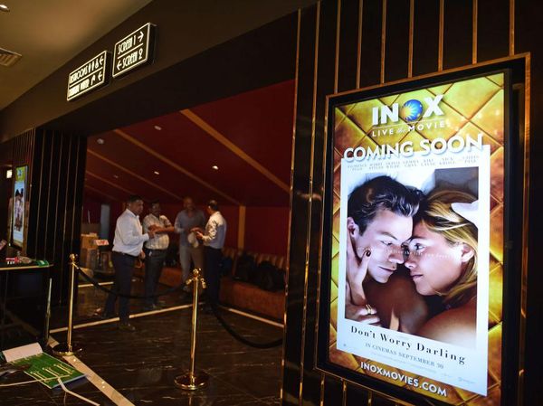 Bioskop Pertama di Khasmir Resmi Dibuka Hari Ini