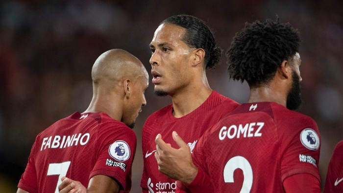Liverpool FC LIVERPOOL, ENGLAND - AUGUST 31: Virgil van Dijk of Liverpool forms a defensive wall with team mates Fabinho and Joseph Gomez during the Premier League match between Liverpool FC and Newcastle United at Anfield on August 31, 2022 in Liverpool, United Kingdom. (Photo by Visionhaus/Getty Images)