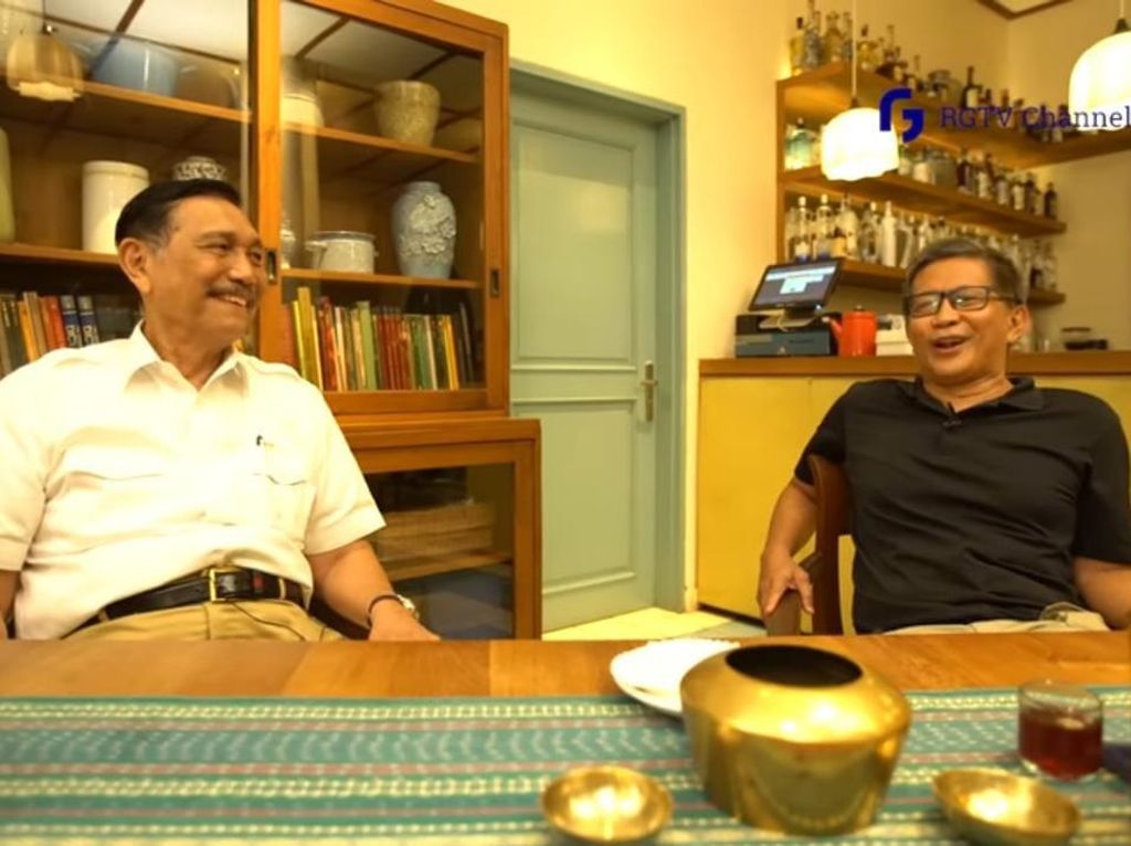 Luhut ke Rocky Gerung: Anda Terlalu Pintar! Luhut ke Rocky Gerung: Anda Terlalu Pintar!