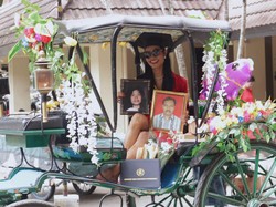 Sosok Viki yang Pose Luwes Gemulainya Bikin Heboh Wisuda ISI Jogja