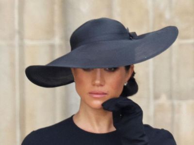 5 Momen Meghan Markle Nangis di Pemakaman Ratu Elizabeth yang Disebut Palsu