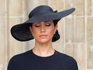 Meghan Markle Nangis di Pemakaman Ratu Elizabeth, Ahli: Air Mata Buaya Meghan Markle Nangis di Pemakaman Ratu Elizabeth, Ahli: Air Mata Buaya