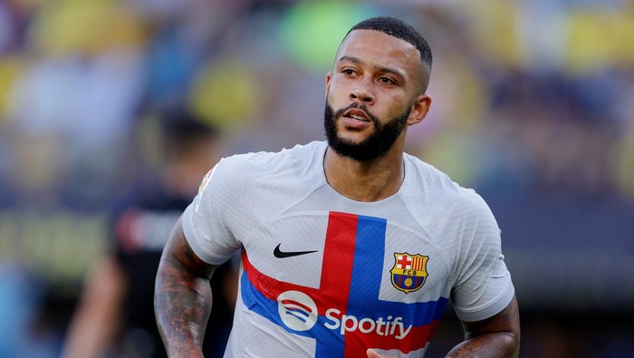 CADIZ, SPAIN - SEPTEMBER 10: Memphis Depay of FC Barcelona  during the La Liga Santander  match between Cadiz FC v FC Barcelona at the Nuevo Mirandilla on September 10, 2022 in Cadiz Spain (Photo by Eric Verhoeven/Soccrates/Getty Images)