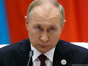 Kesehatan Putin Disorot Lagi Gegara Batuk-batuk Sebelum Pidato