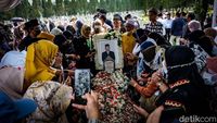 Momen Jenazah Azyumardi Azra Dimakamkan di TMP Kalibata