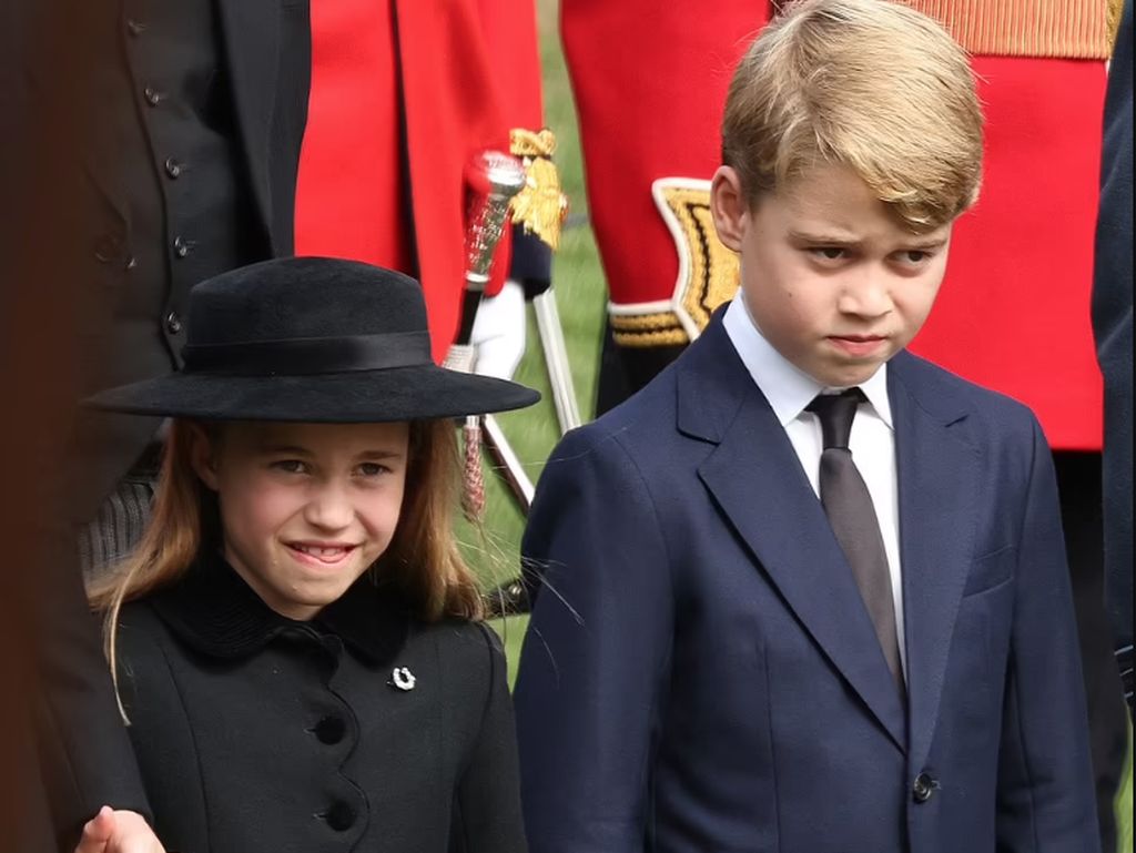 Momen Putri Charlotte Tegur Pangeran George Saat Pemakaman Ratu Elizabeth II