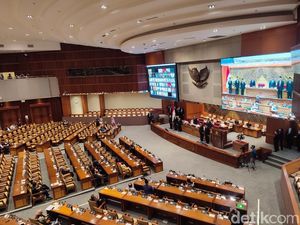 Paripurna DPR Setujui Naturalisasi Jordi Amat dan Sandy Walsh