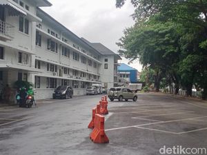 Hari Ojol Makassar, Parkiran Balai Kota yang Biasa Sesak Jadi Sepi Kendaraan Hari Ojol Makassar, Parkiran Balai Kota yang Biasa Sesak Jadi Sepi Kendaraan