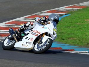 Pebalap Muda Ini Gigih Berlatih untuk Naik Podium