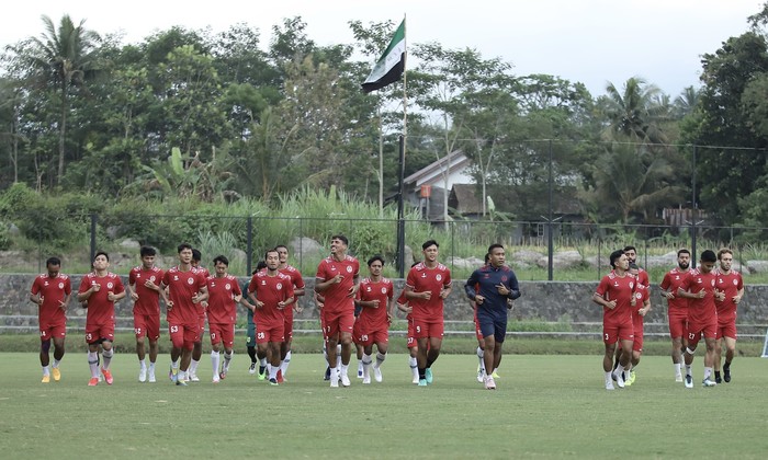 Pemain PSS Sleman digenjot latihan fisik, Selasa (20/9/2022).