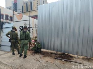 Penyegelan Kafe JB Beer di Tanah Kas Kalurahan di Babarsari Sleman Penyegelan Kafe JB Beer di Tanah Kas Kalurahan di Babarsari Sleman