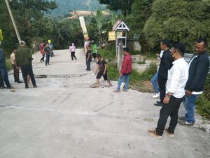 Warga Bogor Ngungsi Dampak Tanah Gerak Tambah Jadi 1.020 Orang Warga Bogor Ngungsi Dampak Tanah Gerak Tambah Jadi 1.020 Orang