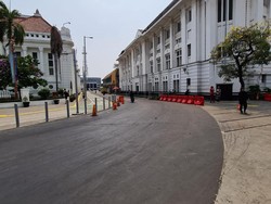 Motor di Kota Tua Jakarta Tak Lagi Jatuh Usai Jalan Dilapisi Antilicin