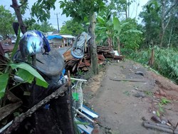 Angin Puting Beliung Terjang Bengkulu Tengah, 28 Rumah Rusak