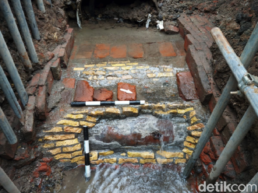Saluran Air Kuno di Lokasi Proyek MRT Glodok Ditemukan Tak Sengaja