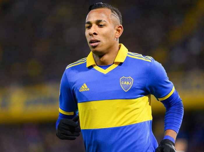 BUENOS AIRES, ARGENTINA - 2022/08/28: Sebastian Villa of Boca Juniors seen during the Liga Profesional 2022 match between Boca Juniors and Atletico Tucuman at Estadio Alberto J. Armando.
(Final score; Boca Juniors 2:1 Atletico Tucuman). (Photo by Manuel Cortina/SOPA Images/LightRocket via Getty Images)