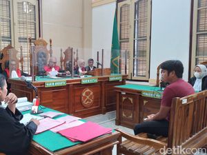 Polisi di Medan Disebut 8 Kali Kirim Sabu ke Hakim Rangkasbitung Polisi di Medan Disebut 8 Kali Kirim Sabu ke Hakim Rangkasbitung