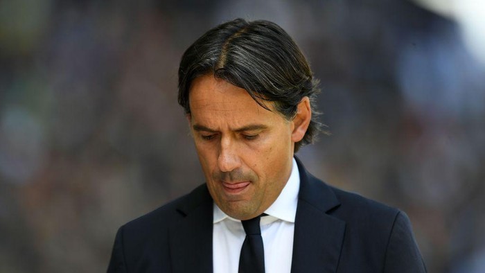 UDINE, ITALY - SEPTEMBER 18: Simone Inzaghi head coach of FC Internazionale reacts during the Serie A match between Udinese Calcio and FC Internazionale at Dacia Arena on September 18, 2022 in Udine, Italy. (Photo by Alessandro Sabattini/Getty Images)