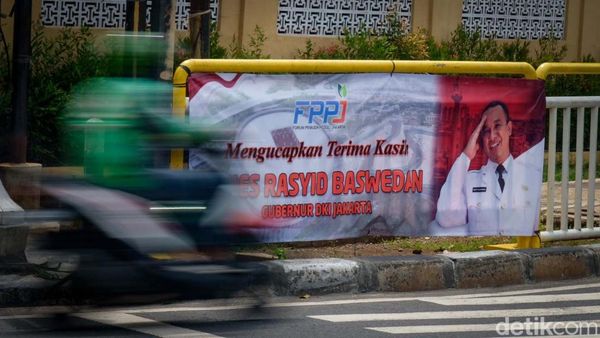 Spanduk Ucapan Terima Kasih Anies Baswedan Mejeng di Kalibata
