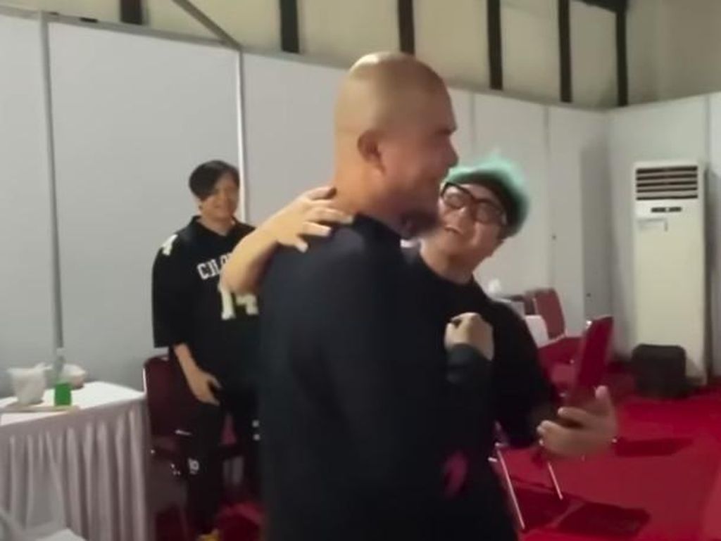 Klarifikasi Lengkap Thomas Banting Bass di Depan Ahmad Dhani Klarifikasi Lengkap Thomas Banting Bass di Depan Ahmad Dhani