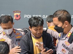 Polisi Bakal Bangun Lagi Rumah Warga Garut yang Dibongkar Rentenir