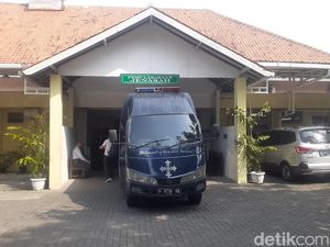 Jenazah Iwan PNS Semarang Saksi Korupsi di RS Kariadi Diambil Keluarga