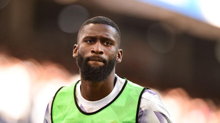Antonio Ruediger Antonio Rudiger during La Liga match between Real Madrid CF and Real Betis Balompie at Estadio Santiago Bernabeu on August 28, 2022 in Madrid, Spain. (Photo by RubΓ©n de la Fuente PΓ©rez/NurPhoto via Getty Images)