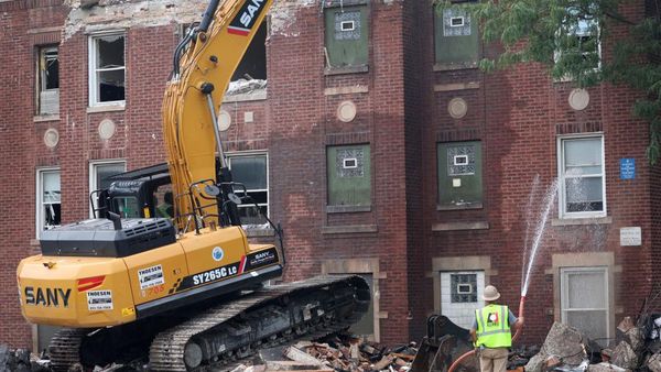Apartemen Chicago Runtuh Akibat Ledakan, 8 Orang Terluka