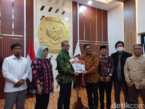 Badan Pengkajian MPR Serahkan Hasil Kajian PPHN ke KPU Badan Pengkajian MPR Serahkan Hasil Kajian PPHN ke KPU