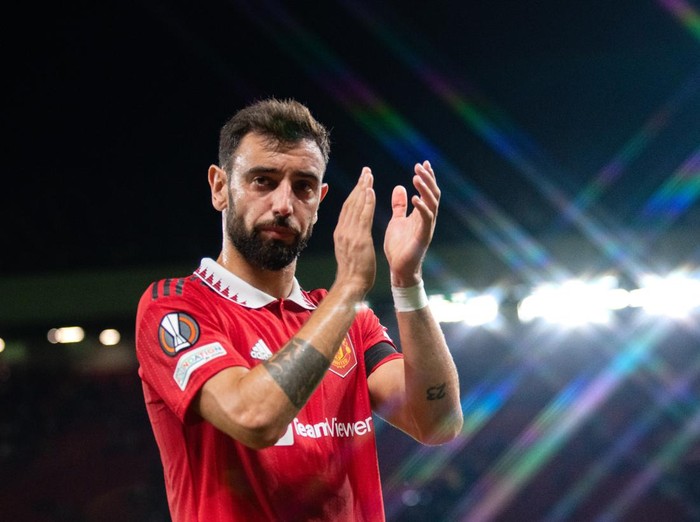 MANCHESTER, ENGLAND - SEPTEMBER 08:   Bruno Fernandes of Manchester United reacts at the end of the UEFA Europa League group E match between Manchester United and Real Sociedad at Old Trafford on September 8, 2022 in Manchester, United Kingdom. (Photo by Ash Donelon/Manchester United via Getty Images)