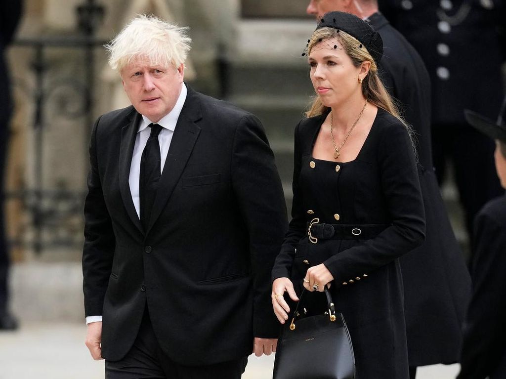 Istri Mantan PM Inggris Sewa Baju Rp 100 Ribuan ke Pemakaman Ratu Elizabeth