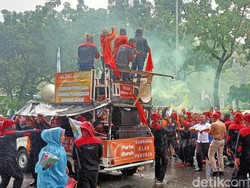 Bertemu Pihak Pemprov DKI, Massa Buruh Minta Dukungan Tolak Harga BBM Naik