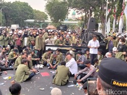 3 Perwakilan Pemprov Jatim Disandera Mahasiswa yang Demo Kantor Gubernur
