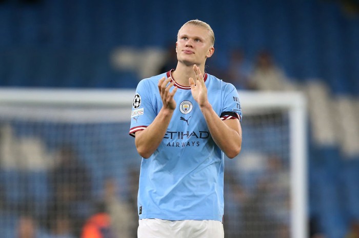 MANCHESTER, ENGLAND - SEPTEMBER 14: Erling Haaland of Manchester City applauds their support after the UEFA Champions League group G match between Manchester City and Borussia Dortmund at Etihad Stadium on September 14, 2022 in Manchester, England. (Photo by Alex Livesey - UEFA/UEFA via Getty Images)
